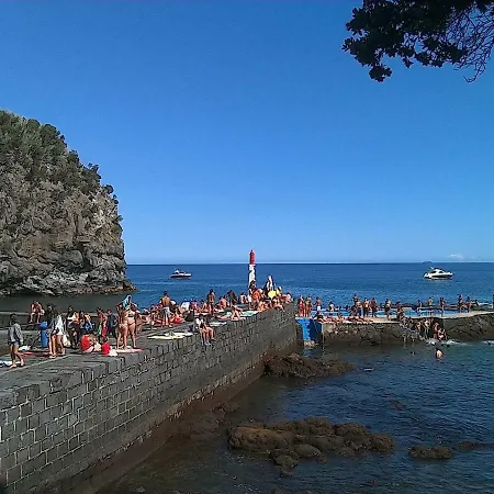 Ubytování v soukromí Camellia House Caloura