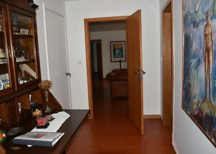 Homestay Camellia House Caloura