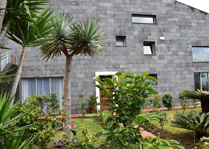 Camellia House Homestay Caloura